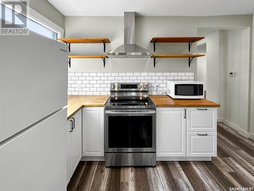 387 2Nd Avenue Nw, Swift Current, SK - Indoor Photo Showing Kitchen