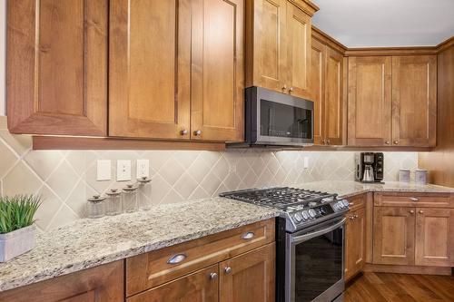 6304-4026 Pritchard Drive, West Kelowna, BC - Indoor Photo Showing Kitchen