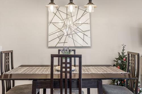 6304-4026 Pritchard Drive, West Kelowna, BC - Indoor Photo Showing Dining Room