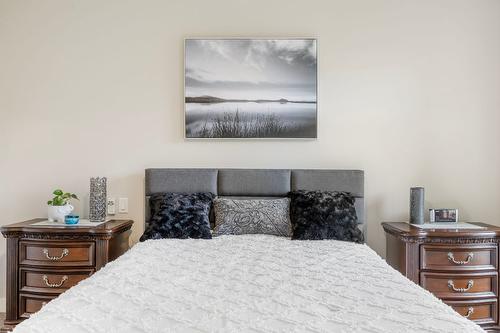 6304-4026 Pritchard Drive, West Kelowna, BC - Indoor Photo Showing Bedroom