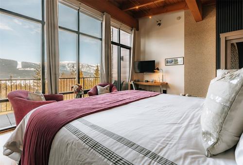 1944 Leidloff Road, Revelstoke, BC - Indoor Photo Showing Bedroom