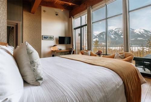 1944 Leidloff Road, Revelstoke, BC - Indoor Photo Showing Bedroom