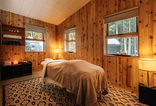 1944 Leidloff Road, Revelstoke, BC - Indoor Photo Showing Bedroom