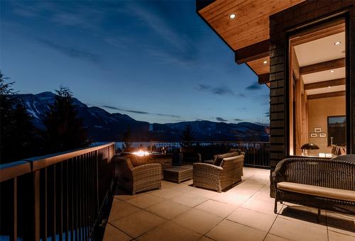 1944 Leidloff Road, Revelstoke, BC - Outdoor With Exterior