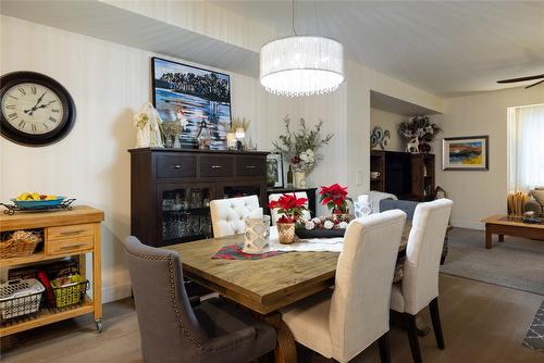 49-300 Drysdale Boulevard, Kelowna, BC - Indoor Photo Showing Dining Room