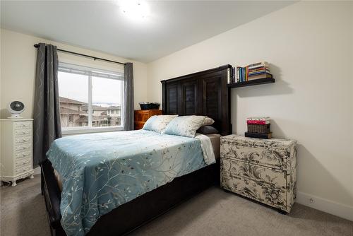 49-300 Drysdale Boulevard, Kelowna, BC - Indoor Photo Showing Bedroom