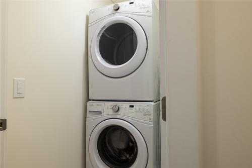 49-300 Drysdale Boulevard, Kelowna, BC - Indoor Photo Showing Laundry Room