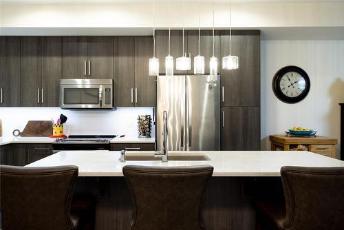 49-300 Drysdale Boulevard, Kelowna, BC - Indoor Photo Showing Kitchen With Upgraded Kitchen