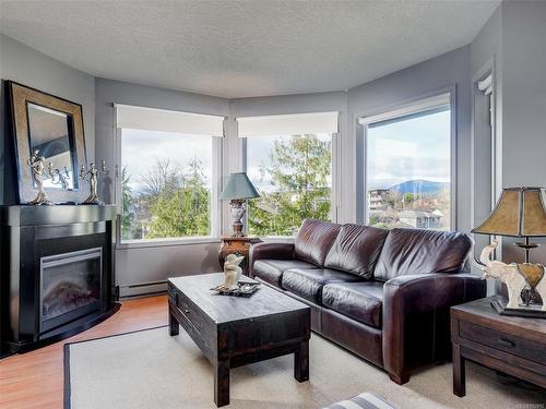 425-9882 Fifth St, Sidney, BC - Indoor Photo Showing Living Room With Fireplace