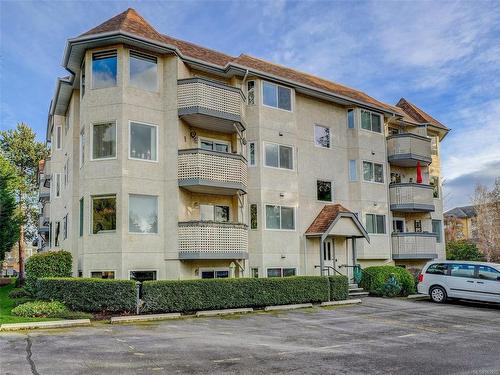 425-9882 Fifth St, Sidney, BC - Outdoor With Facade