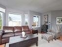 425-9882 Fifth St, Sidney, BC  - Indoor Photo Showing Living Room 