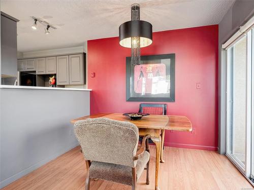 425-9882 Fifth St, Sidney, BC - Indoor Photo Showing Dining Room