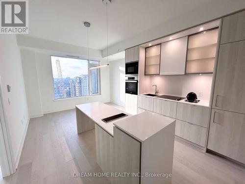 1601 - 11 Yorkville Avenue, Toronto, ON - Indoor Photo Showing Kitchen