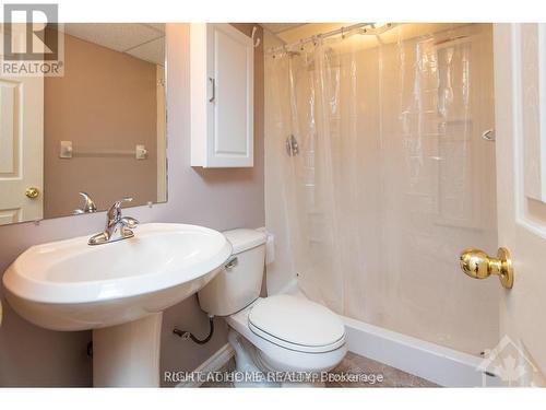 557 Aberfoyle Circle, Ottawa, ON - Indoor Photo Showing Bathroom