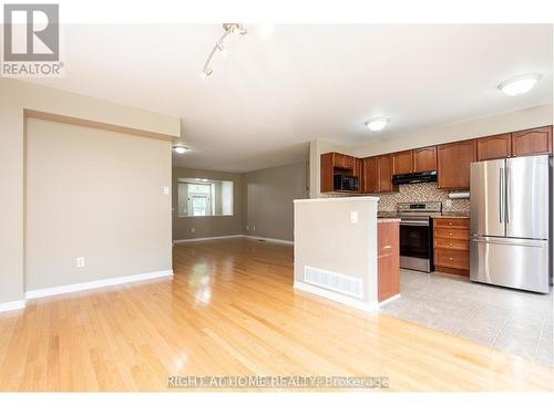 557 Aberfoyle Circle, Ottawa, ON - Indoor Photo Showing Kitchen