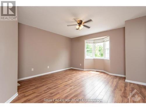 557 Aberfoyle Circle, Ottawa, ON - Indoor Photo Showing Other Room