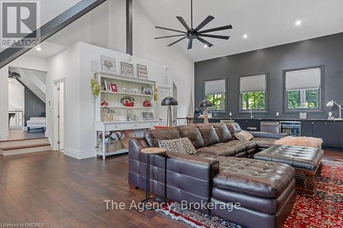 347 East Hart Crescent, Burlington (Roseland), ON - Indoor Photo Showing Living Room