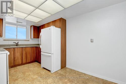 707 - 1705 Playfair Drive, Ottawa, ON - Indoor Photo Showing Kitchen