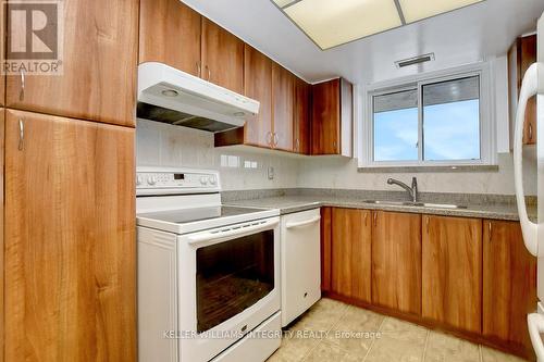 707 - 1705 Playfair Drive, Ottawa, ON - Indoor Photo Showing Kitchen