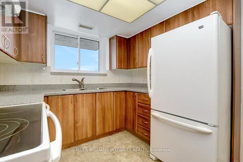 707 - 1705 Playfair Drive, Ottawa, ON - Indoor Photo Showing Kitchen With Double Sink