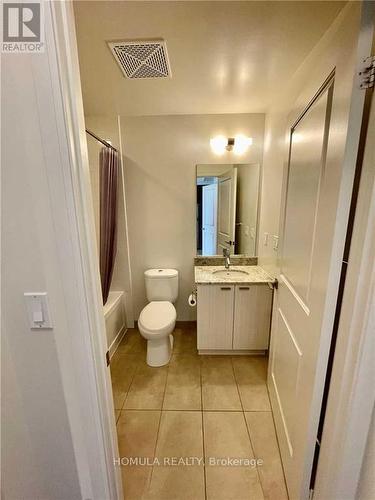 1510 - 88 Sheppard Avenue E, Toronto, ON - Indoor Photo Showing Bathroom