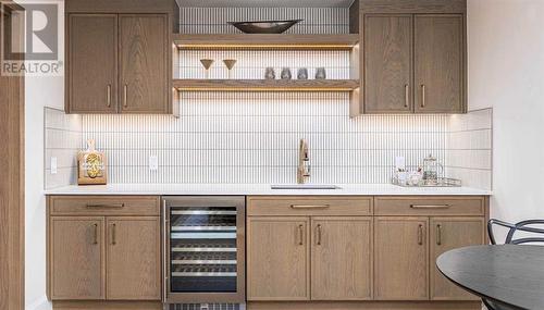 2040 56 Avenue Sw, Calgary, AB - Indoor Photo Showing Kitchen