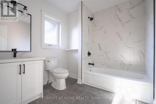 809 Helen Crescent, Pickering (Bay Ridges), ON - Indoor Photo Showing Bathroom