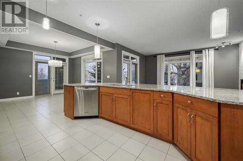 8201, 14 Hemlock Crescent Sw, Calgary, AB - Indoor Photo Showing Kitchen