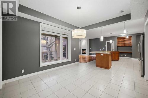 8201, 14 Hemlock Crescent Sw, Calgary, AB - Indoor Photo Showing Kitchen