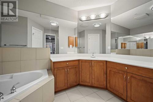 8201, 14 Hemlock Crescent Sw, Calgary, AB - Indoor Photo Showing Bathroom