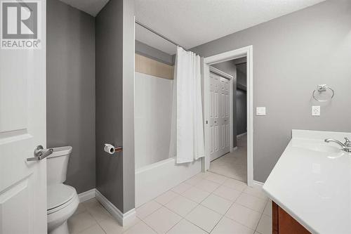 8201, 14 Hemlock Crescent Sw, Calgary, AB - Indoor Photo Showing Bathroom