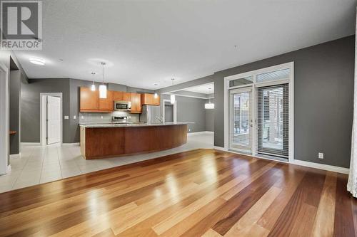 8201, 14 Hemlock Crescent Sw, Calgary, AB - Indoor Photo Showing Kitchen