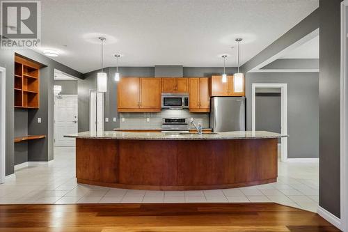 8201, 14 Hemlock Crescent Sw, Calgary, AB - Indoor Photo Showing Kitchen