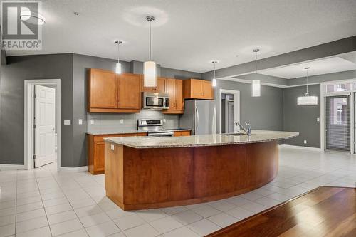 8201, 14 Hemlock Crescent Sw, Calgary, AB - Indoor Photo Showing Kitchen With Stainless Steel Kitchen