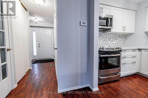 126 - 286 Cushman Road, St. Catharines (444 - Carlton/Bunting), ON - Indoor Photo Showing Kitchen