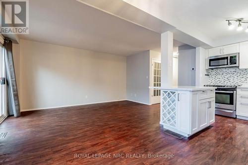 126 - 286 Cushman Road, St. Catharines (444 - Carlton/Bunting), ON - Indoor Photo Showing Kitchen