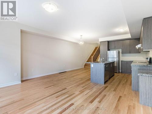 1419 Oakmont Common, Burlington, ON - Indoor Photo Showing Kitchen With Stainless Steel Kitchen