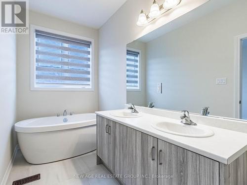 1419 Oakmont Common, Burlington, ON - Indoor Photo Showing Bathroom