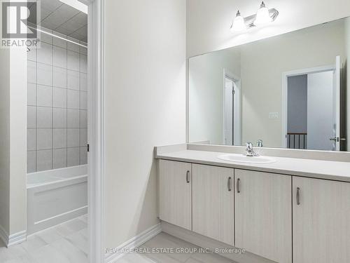 1419 Oakmont Common, Burlington, ON - Indoor Photo Showing Bathroom