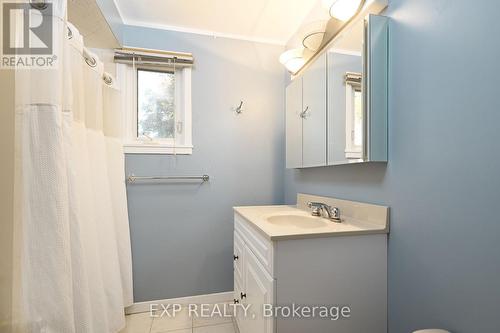 2132 Hixon Street, Oakville, ON - Indoor Photo Showing Bathroom