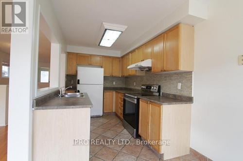 3384 Snowball Road, Mississauga, ON - Indoor Photo Showing Kitchen With Double Sink