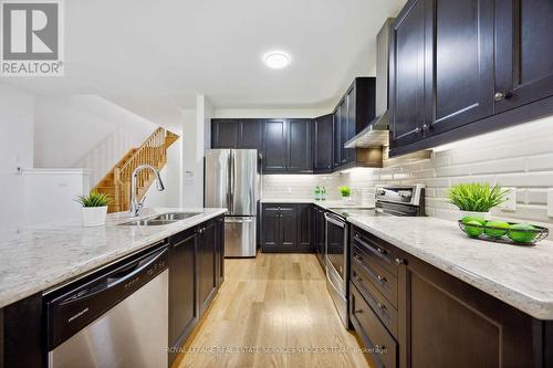 92 Radial Drive, Aurora, ON - Indoor Photo Showing Kitchen With Double Sink With Upgraded Kitchen