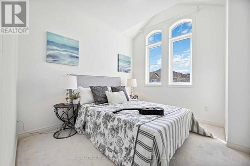 92 Radial Drive, Aurora, ON - Indoor Photo Showing Bedroom