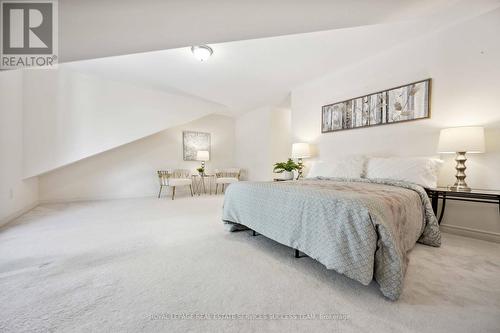 92 Radial Drive, Aurora, ON - Indoor Photo Showing Bedroom