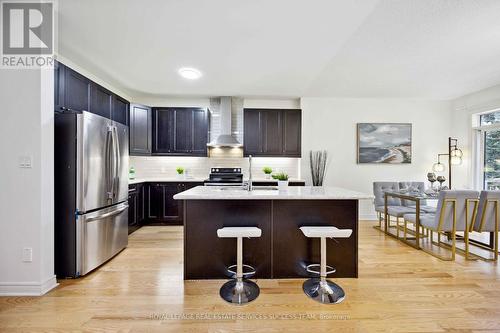 92 Radial Drive, Aurora, ON - Indoor Photo Showing Kitchen