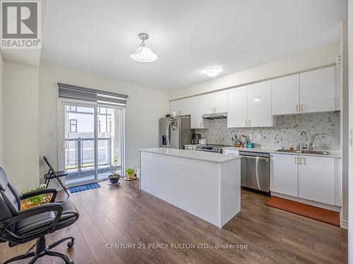 374 Okanagan Path, Oshawa, ON - Indoor Photo Showing Kitchen With Stainless Steel Kitchen