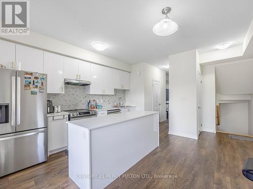 374 Okanagan Path, Oshawa, ON - Indoor Photo Showing Kitchen With Stainless Steel Kitchen