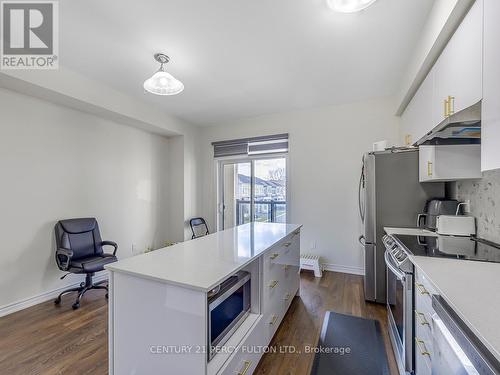 374 Okanagan Path, Oshawa, ON - Indoor Photo Showing Kitchen