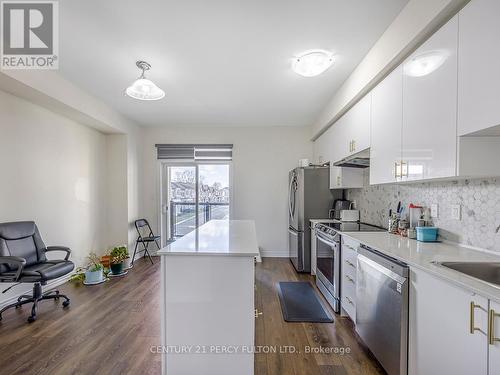 374 Okanagan Path, Oshawa, ON - Indoor Photo Showing Kitchen With Stainless Steel Kitchen With Upgraded Kitchen