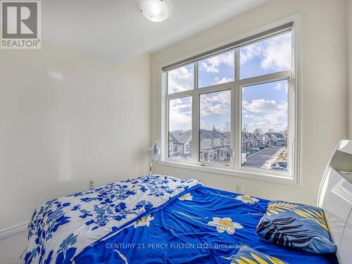 374 Okanagan Path, Oshawa, ON - Indoor Photo Showing Bedroom